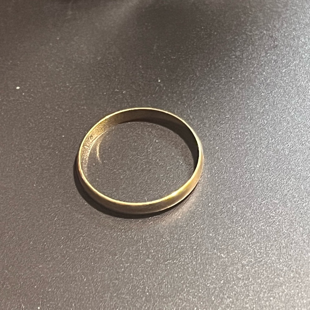 PRE-LOVED AUTHENTIC YELLOW 14K GOLD UNISEX BAND RING - Picture 6 of 7
